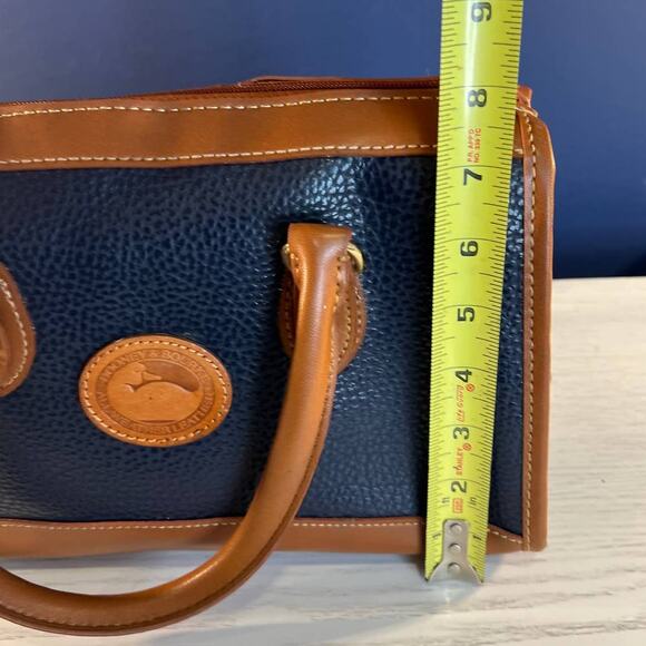 Vtg Dooney & Bourke  Navy/Saddle Pebbled Leather Shoulder Bag - Picture 5 of 7